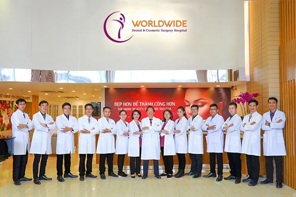Đội ngũ y bác sĩ tại Bệnh viện Răng Hàm mặt World Wide