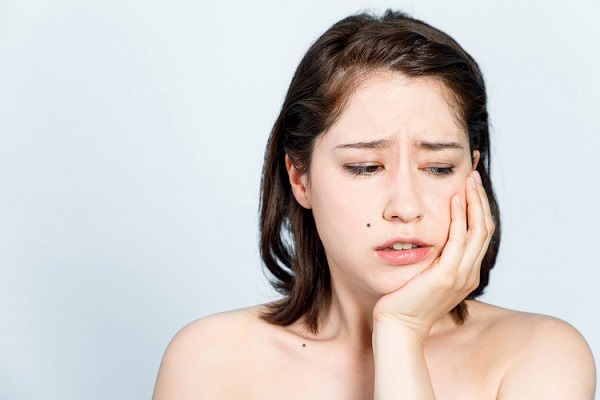 Cảm giác đau đớn sau khi nhổ răng khểnh là điều khó có thể tránh khỏi, tuy nhiên tình trạng này sẽ không diễn ra quá lâu.