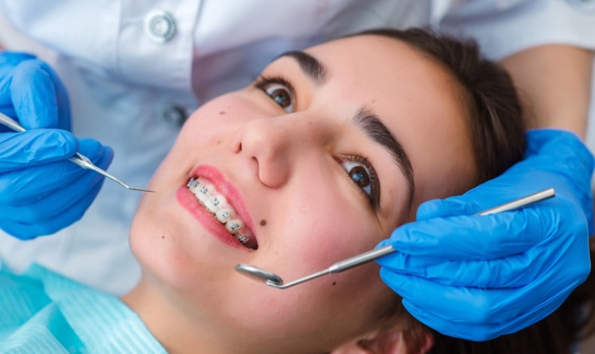 Không tái khám theo lịch hẹn của bác sĩ sẽ khiến cho kết quả niềng răng bị ảnh hưởng