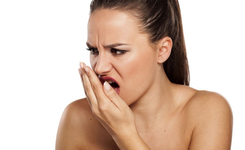 Hơi thở có mùi là dấu hiệu nhận biết viêm lợi trùm răng khôn