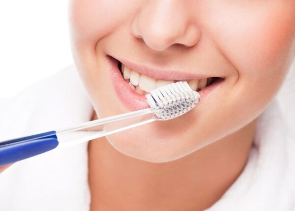 Vệ sinh răng miệng đúng cách trước và sau khi niềng răng